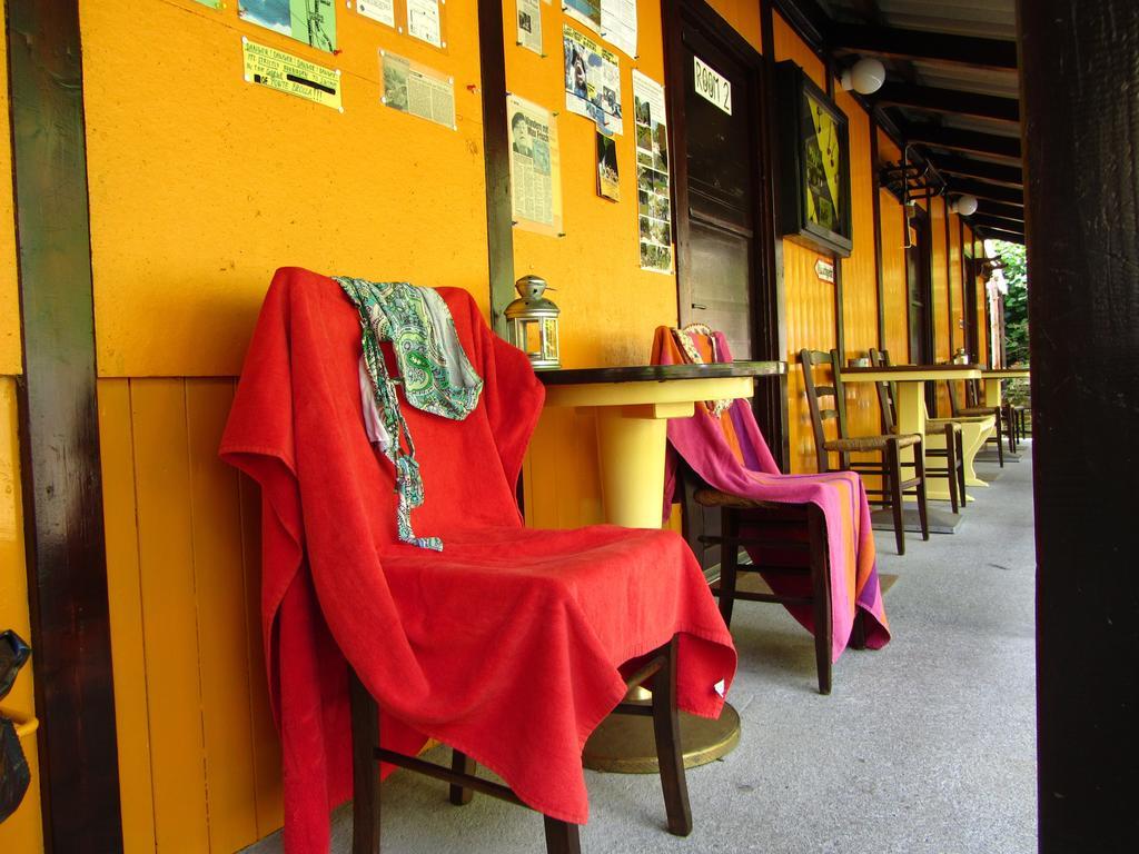 Baracca Backpacker Hostel Aurigeno Exterior photo